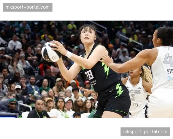 西雅图风暴举办首届女子篮球业余联赛,吸引超过200支社区球队参与 西雅图风暴举办首届女子篮球业余联赛,吸引超过200支社区球队参与